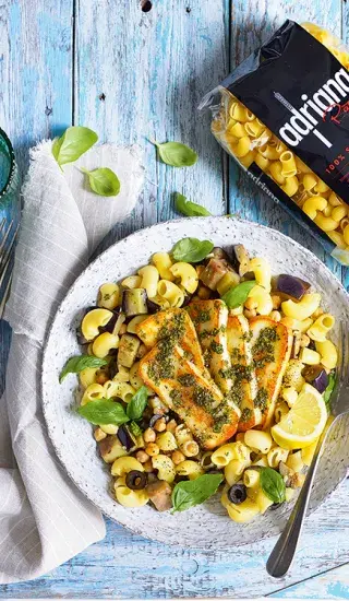 Gobetti rigati (Adriana) s lilkem, olivami, cizrnou a sýrem halloumi