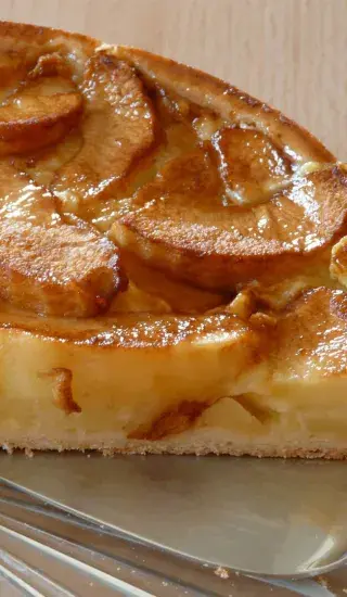 Obrácený jablkový koláč