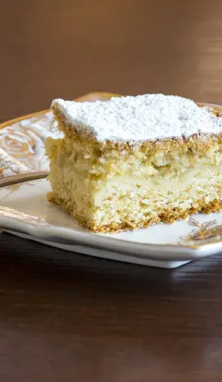 Zimní jablkový koláč s červeným vínem