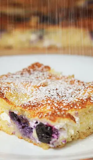 Ovocný koláč s borůvkami a drobenkou