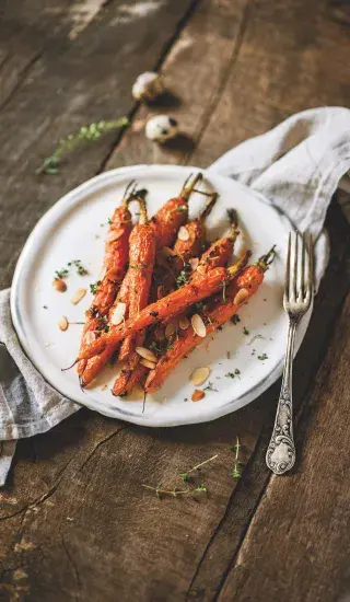 Pečená karotka s tymiánem a mandlemi