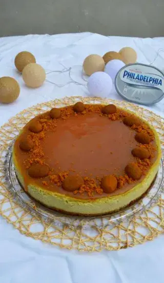 Pistáciový cheesecake s karamelem