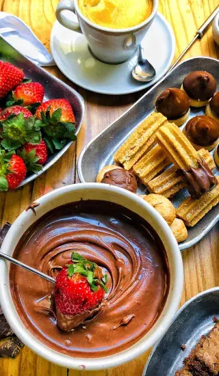 Čokoládové fondue s ovocem