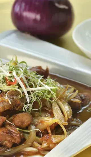 Hovězí roštěná na cibuli