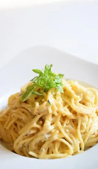 Špagety s máslem a sýrem