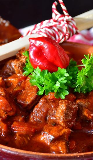 Pikantní hovězí guláš s chilli
