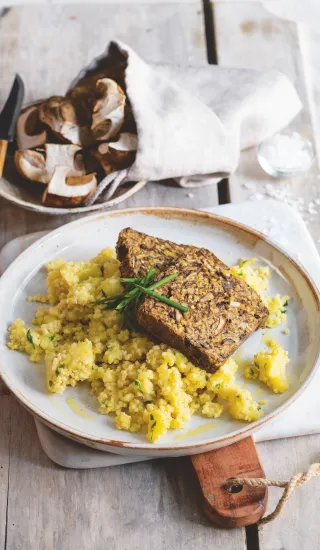 Houbová sekaná a šťouchané brambory s jáhlami