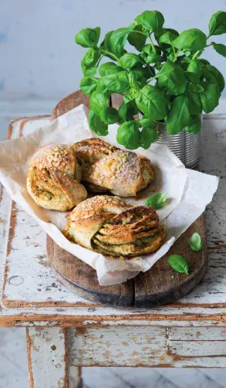 Parmazánové housky s pestem