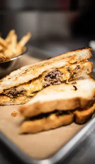 Bleskové tuňákové tousty s fazolemi