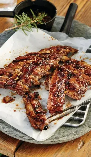 Grilovaná orientální sladkokyselá žebírka