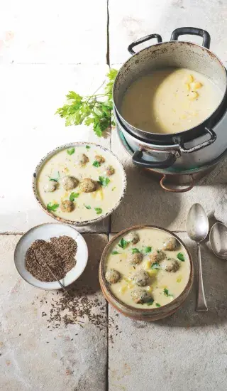 Kmínová polévka s drožďovými knedlíčky