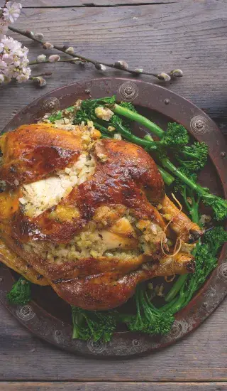 Pečené jarní kuřátko s bramborovou nádivkou
