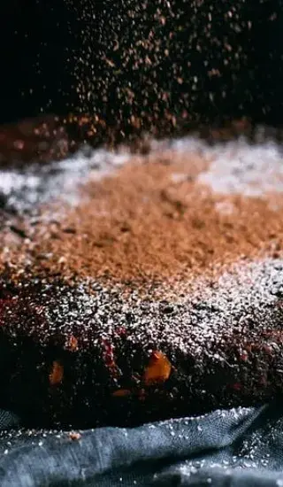 Čokoládová bábovka s rozinkami a světlým pivem 