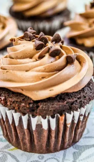 Čokoládovo-karamelové košíčky s čokoládovou mousse