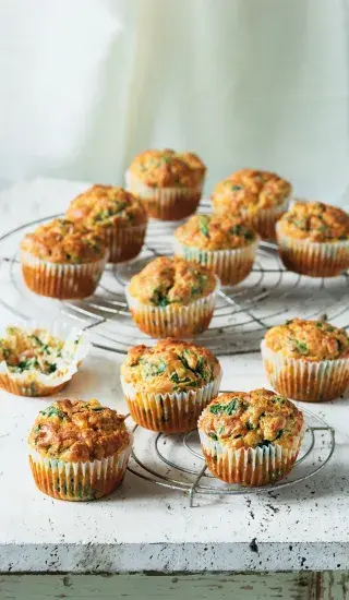 Svačinové muffiny se šunkou a sýrem