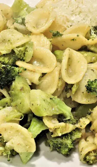 tšstoviny s brokolicí