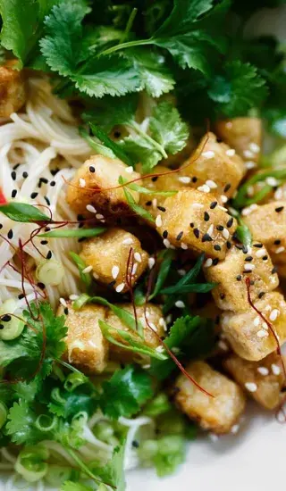 Pálivý salát s hovězím masem