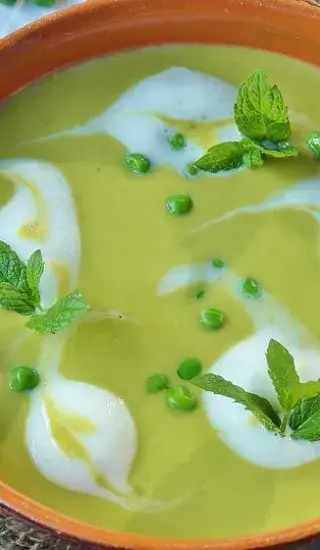 Polévka z hrášku a řeřichy