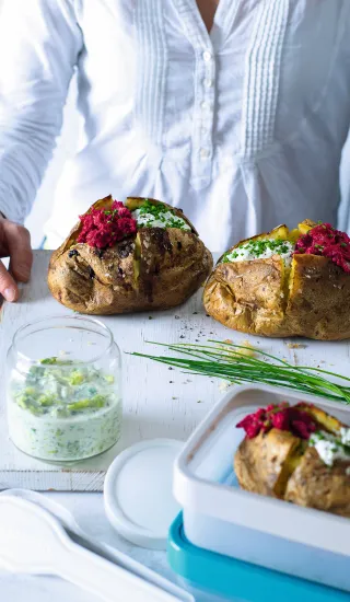 Pečená brambora s různými náplněmi