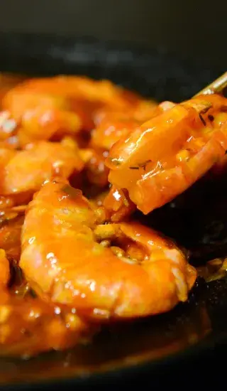 Krevety s česnekovou rajčatovou omáčkou