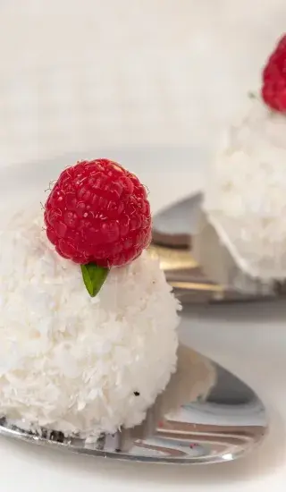 Cukroví ze salka - bíle vánoční kuličky