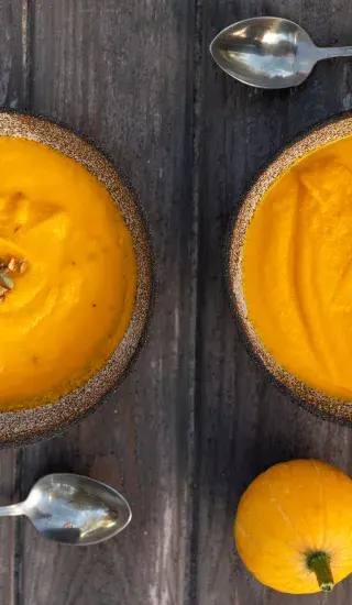 Dýňová polévka se skořicí, muškátovým oříškem a sherry