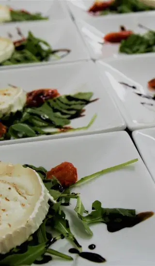 salat se syrem
