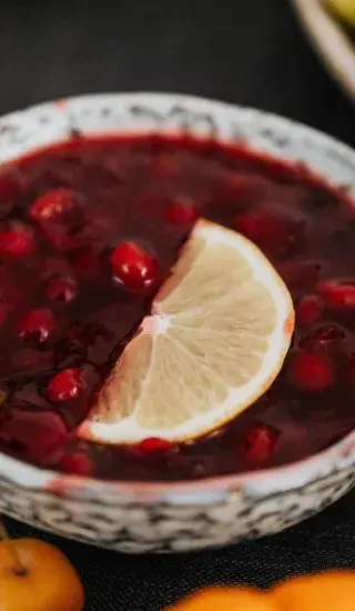 Omáčka z brusinek a červeného vína