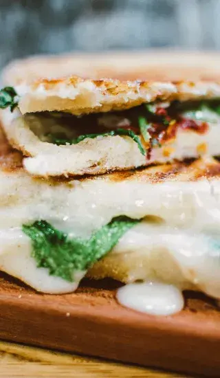 Panini s pršutem a mozzarellou