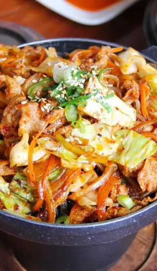 salát s hovězím masem