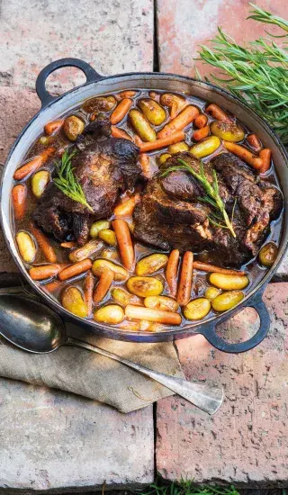 Pomalu pečené hovězí