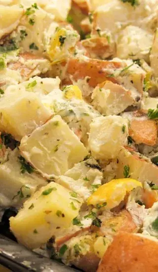 Svěží bramborový salát s jablky