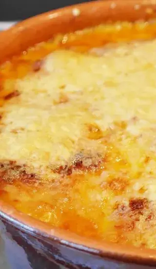 Guláš s bramborovou krustou