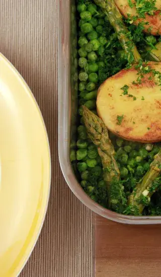  Zapečené brambory se zeleninou a houbami