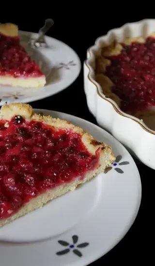 Rybízový koláč se želatinou