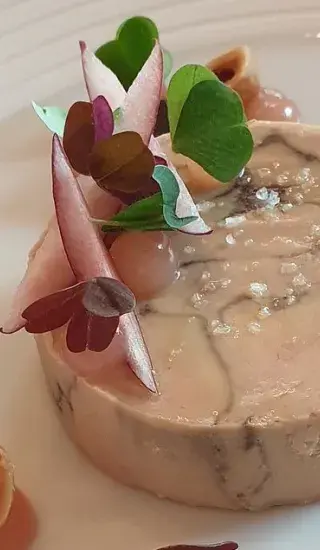 Paštika z kachních jater s brusinkami