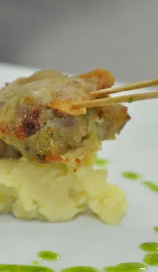 Vepřové špízky s pastiňákovým pyré