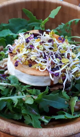 salat s kozim syrem