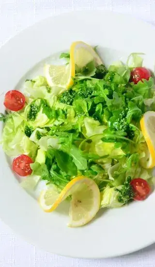 Salát s ančovičkovým dipem