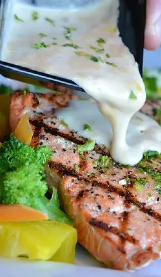 Losos s lehkou bylinkovou omáčkou