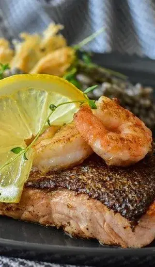 Steak z lososa s krevetovou pěnou