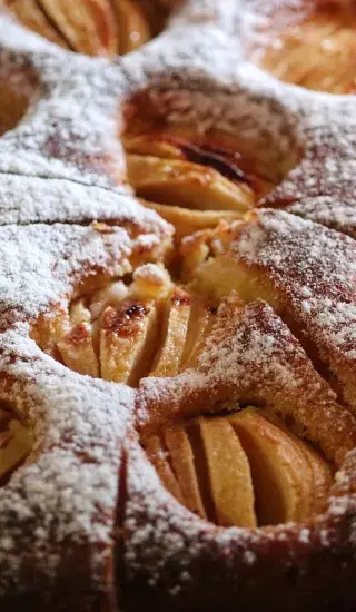 Jablkový koláč s ořechy a kokosem