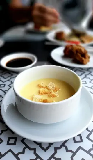 Kuřičná polévka s rajčaty