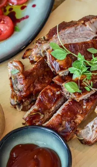 Pikantní pečená žebírka