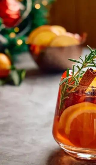 Svařák s portským vínem a rozmarýnem