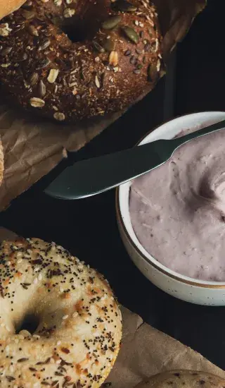 Vynikající pomazánka z tofu a lahůdkového droždí