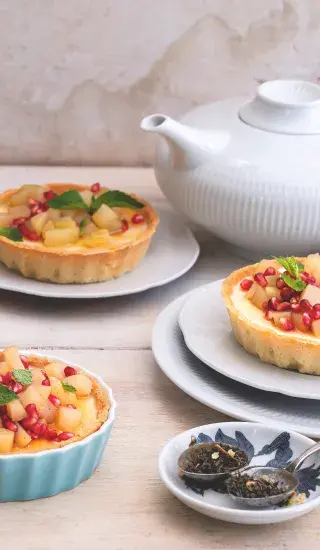 Tartaletky panna cotta s hruškami pošírovanými v jasmínovém čaji