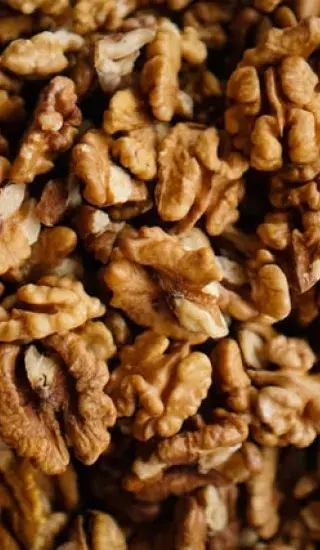 Křehké ořechové trubičky