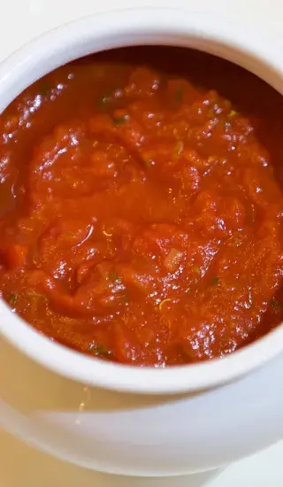 Rajská omáčka se skořicí a tymiánem