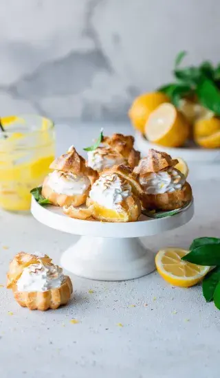 Větrníčky s citronovým krémem a sněhem